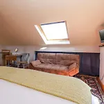 Brush And Boot Nyaraló *